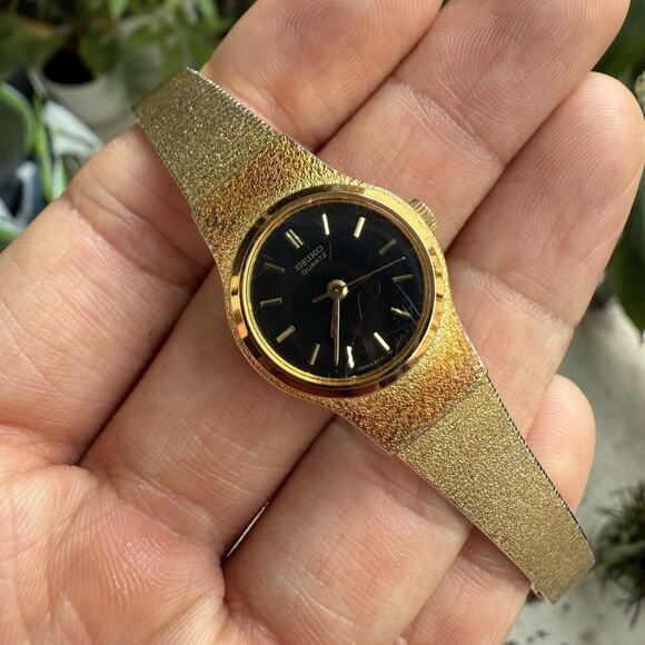 Vintage Seiko Women’s 8Y21-0029 Dress Gold Tone Quartz Analog 20mm Watch Dainty - Picture 1 of 8